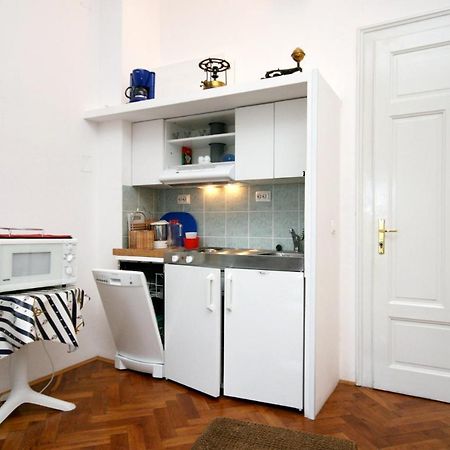 Apartments By The Sea Crikvenica - 5563 ภายนอก รูปภาพ
